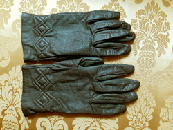 Dark brown lined leather gloves..7 3/4.