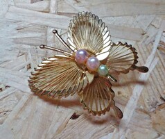 Retro aranyozott pillangó bross színes műanyag gyöngyökkel