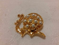 Cute snail-shaped brooch decorated with tekla