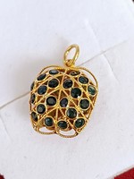 18K yellow gold pendant with 40 sapphire stones