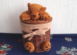 Wicker basket/storage bear with roof