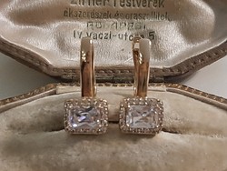 Gold-plated earrings with square-shaped zircons