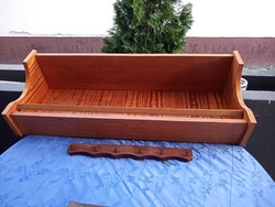 Tányér tartó polc. 82×31 cm. Alulra bögre tartó szerelhető.