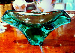 Miroslav Klinger cseh üvegművész által tervezett váza