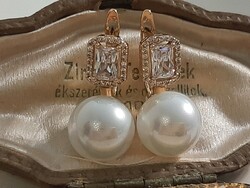 Large pearl earrings with zircons