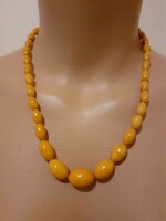 Bakelite necklace (must be strung again)