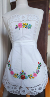 Apron with bosom embroidered with a Kalocsa pattern, ribbed.