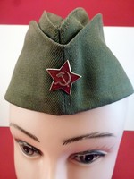 Szovjet katonai eredeti pilotka sapkajelvénnyel. Nem volt még használva