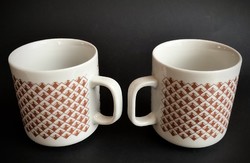 2 vitrine lubiana mugs brown checkered