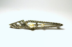 Spectacular silver brooch with beautiful pearls and marcasite!