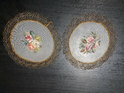 Tablecloth decorated with an antique rose patterned tapestry, with a lace edge, 2 pieces in one