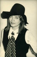 KOVÁCS KATI énekesnő korai fotója