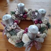 Advent wreaths in several colors