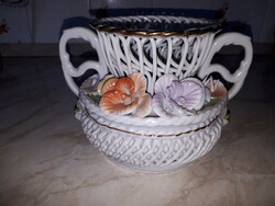 Ritka porcelán áttört rózsás füles váza