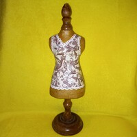 Dummy-shaped jewelry holder, necklace holder, made of paper mache.