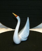 Swan i.o. Porcelain figure from Hóllóháza