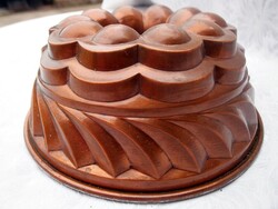 Large copper kuglóf baking dish