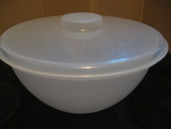 Plastic bowl with lid