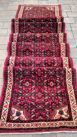 Hand-knotted Iranian Hosseinabad carpet in beautiful condition. Negotiable!