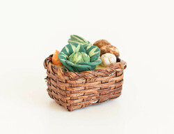 Vintage mini kosár zöldségekkel - bababútor, babaházi kiegészítő, miniatűr, játék