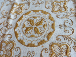 Table cloth embroidered with gold thread