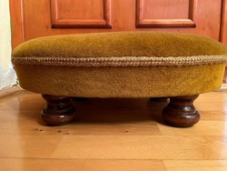 Gold-colored footstool, in beautiful condition