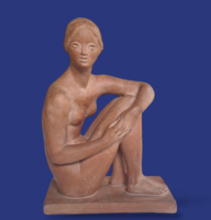 Terrakotta női akt szobor Lesenyei Márta alkotása