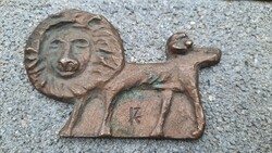 Bronz oroszlán kisplasztika szignóval - Képcsarnokos ?