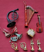 Karácsonyi dísz hangszerek karácsonyfadísz hegedű hárfa dob harsona trombita dekoráció kellék