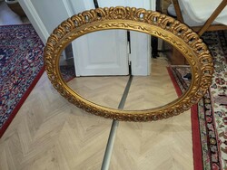 Oval mirror with a beautiful golden frame