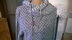 Much more hooded unisex sweater xl comfortable to wear, soft and warm piece