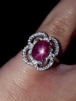 Beautiful silver ring with a Thai star ruby stone