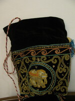 Indiai, fekete bársony - színes aranyszálakkal hímzett új női táska
