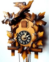 Gyönyörű faragott és festett Schwarzwaldi kakukkos óra