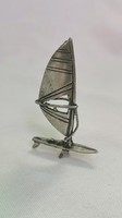 Ezüst miniatűr vitorlás szörf