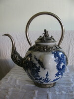 Kínai porcelán kiöntő fém filigrán díszítményekkel (tetején állatfigura)