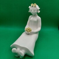 Márta J. Seregély is an extremely rare figurine of a sitting girl with a bouquet of flowers from Hólloháza