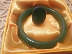New! Nephrite jade bracelet in its original box with gold-plated nephrite jade stone pendant ring