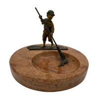 Ashtray with bronze sweeper statue, Bergman - m544