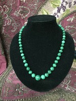 Beautiful veined green malachite chain with knotted eyes