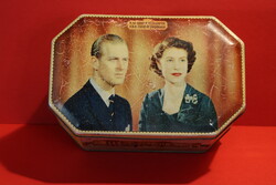 Retro kekszes fémdoboz 1953 koronázási souvenir  Erzsébet Királynő és Fülöp herceg