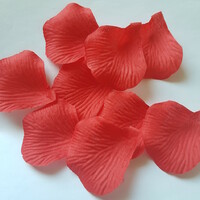 Packs of 100 textile flower petals, rose petals and petals in red