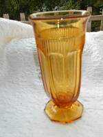 Régi borostyán színű üveg váza