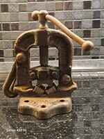 Loft industrialis vintage English hinged bench mounted cast iron pipe vise