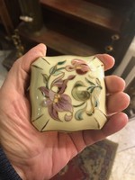 Zsolnay porcelán bobonier, 8 cm-es nagyságú, hibátlan darab.