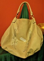 Used, preserved women's leather bag