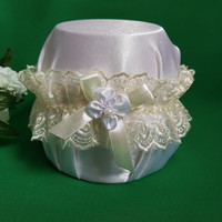 Ecru lace, ecru bow-flower bridal garter, thigh lace
