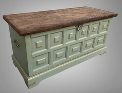 Rustic chest, shoe chest, seat... bench...