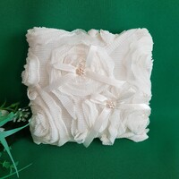 Új, egyedi készítésű ekrü színű rózsás esküvői gyűrűpárna