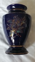 Kobalt kék porcelán váza 20 cm aranyozott festett virág minta